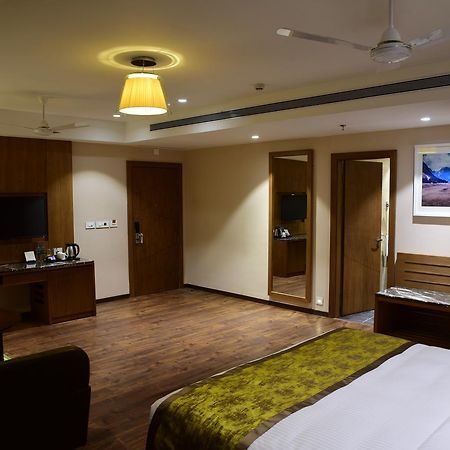 Lemon Tree Hotel Силигури Экстерьер фото
