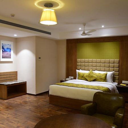 Lemon Tree Hotel Силигури Экстерьер фото