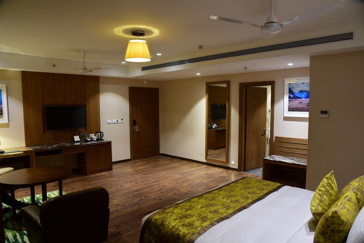 Lemon Tree Hotel Силигури Экстерьер фото