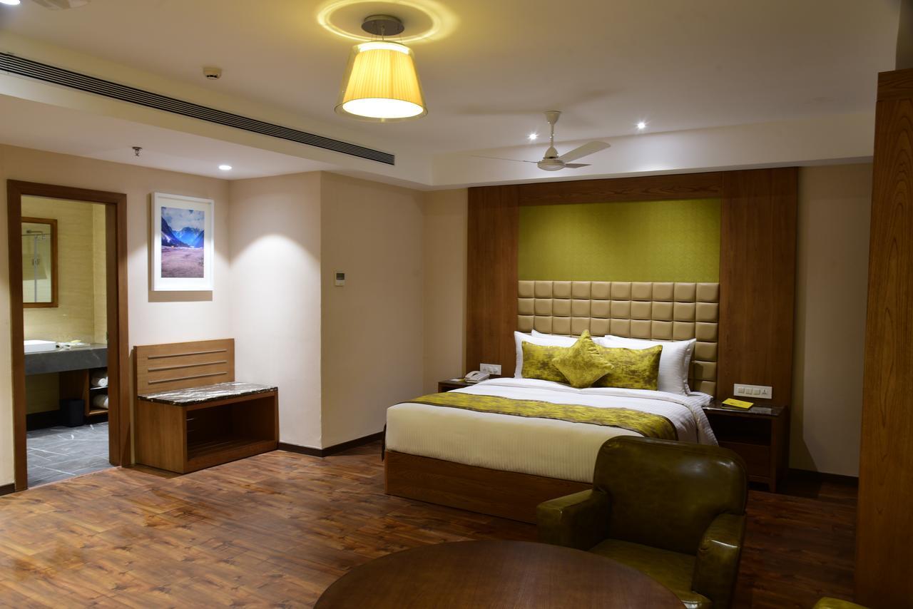 Lemon Tree Hotel Силигури Экстерьер фото