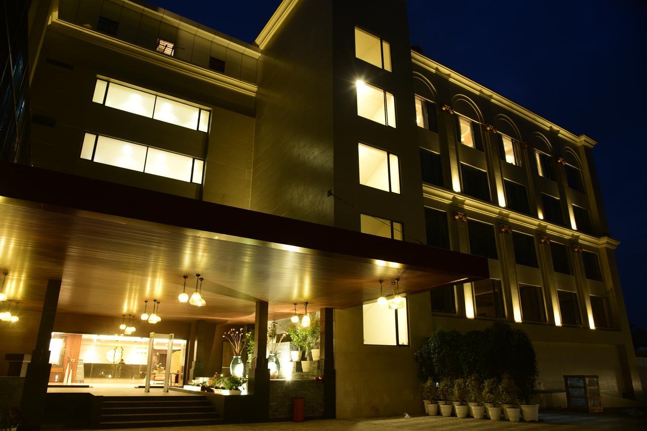 Lemon Tree Hotel Силигури Экстерьер фото