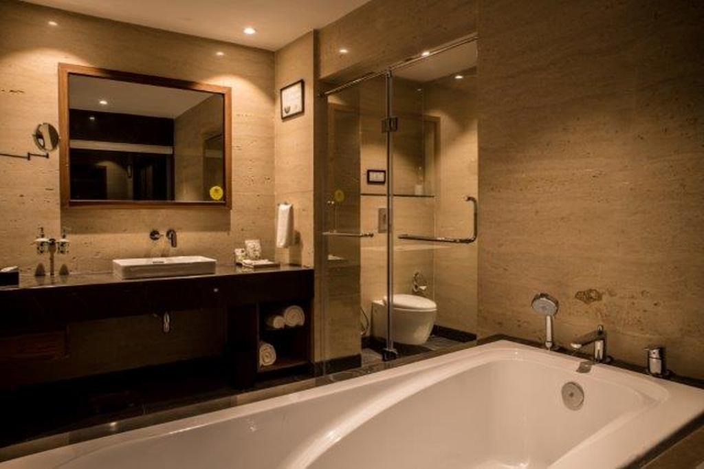 Lemon Tree Hotel Силигури Экстерьер фото